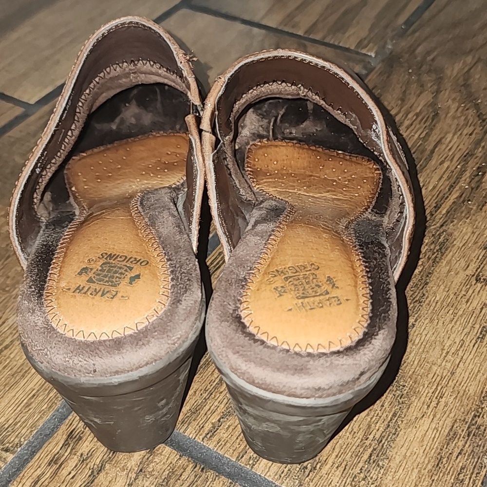 Earth Origins Brown Leather Layla Clogs Size 8​​​​ - Picture 9 of 11